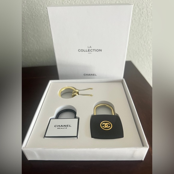 Chanel Beauty Lock and Key Set NIB - Picture 2 of 5